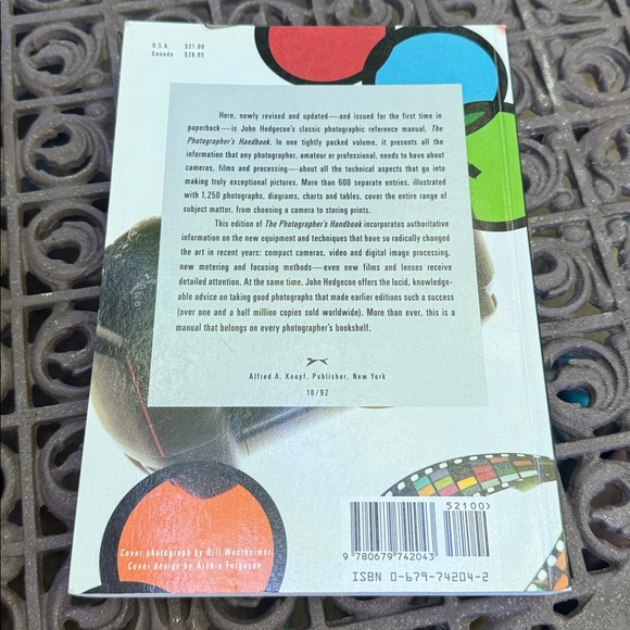 The Photographer’s Handbook by John Hedgecoe. Third edition Paperback. - Picture 2 of 10